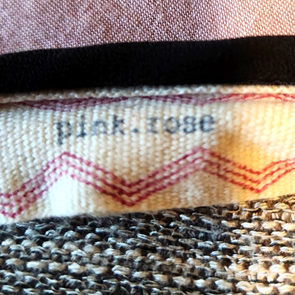 💥2/$20💥 Pink Rose Longsleeve Sheer Open Back Blouse - Picture 5 of 5